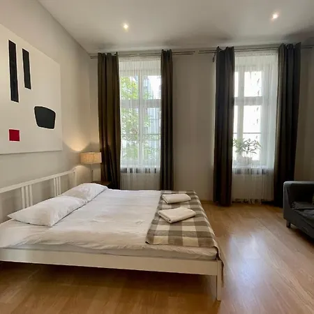 Boutique - Elegant 1906 Period Apartment *